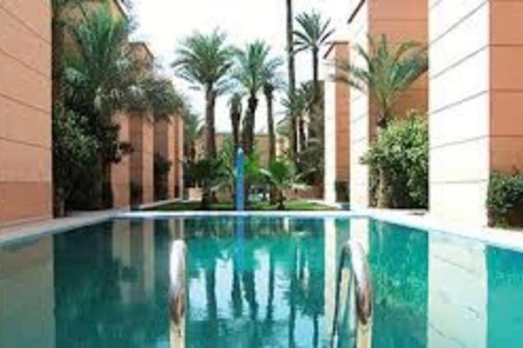 Super Riad Avec Piscine Interieure Marrakesh Bagian luar foto